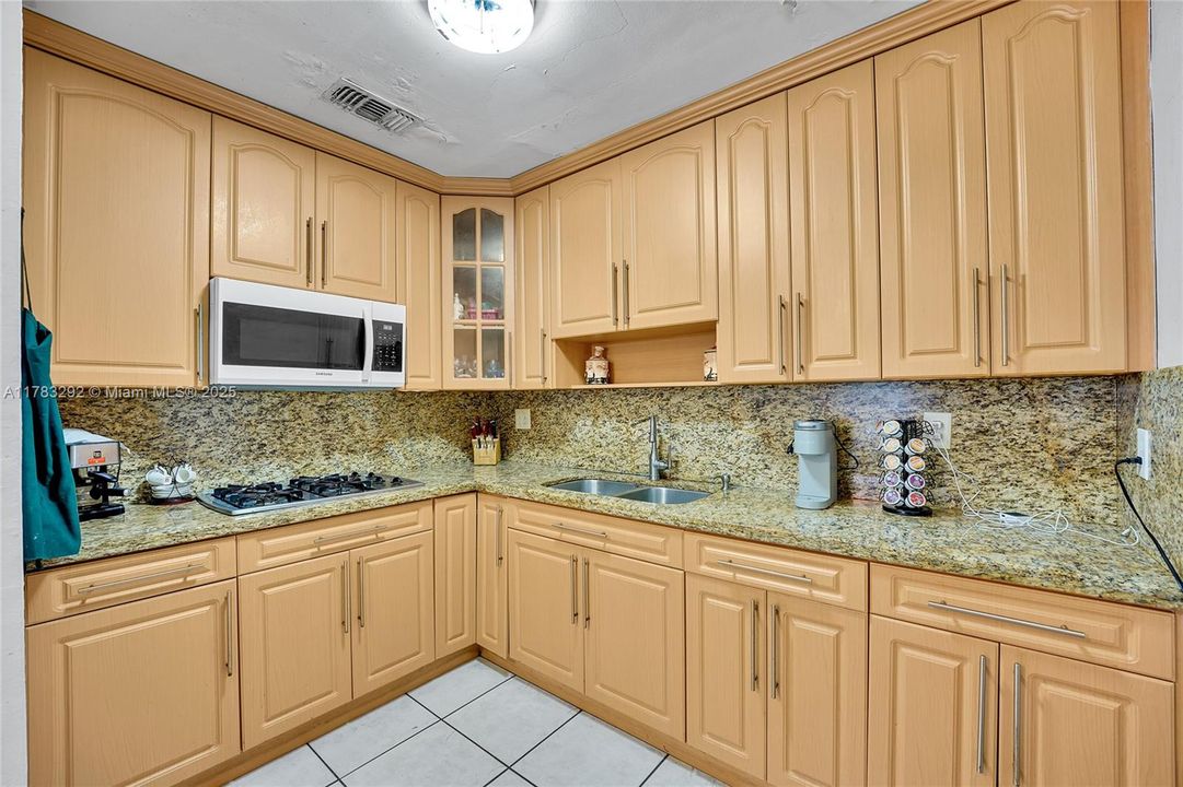 Recently Sold: $679,000 (6 beds, 3 baths, 2399 Square Feet)