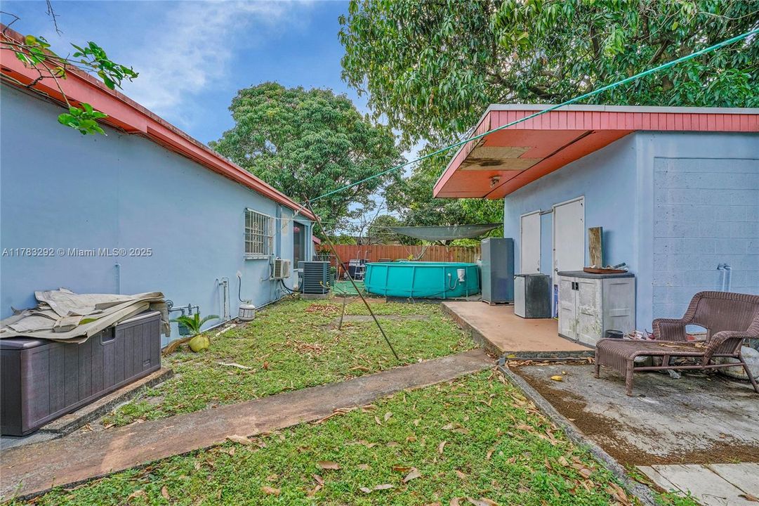 Recently Sold: $679,000 (6 beds, 3 baths, 2399 Square Feet)