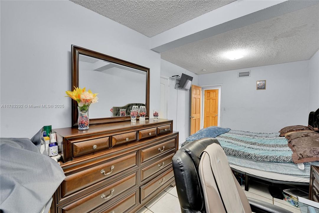 Recently Sold: $679,000 (6 beds, 3 baths, 2399 Square Feet)