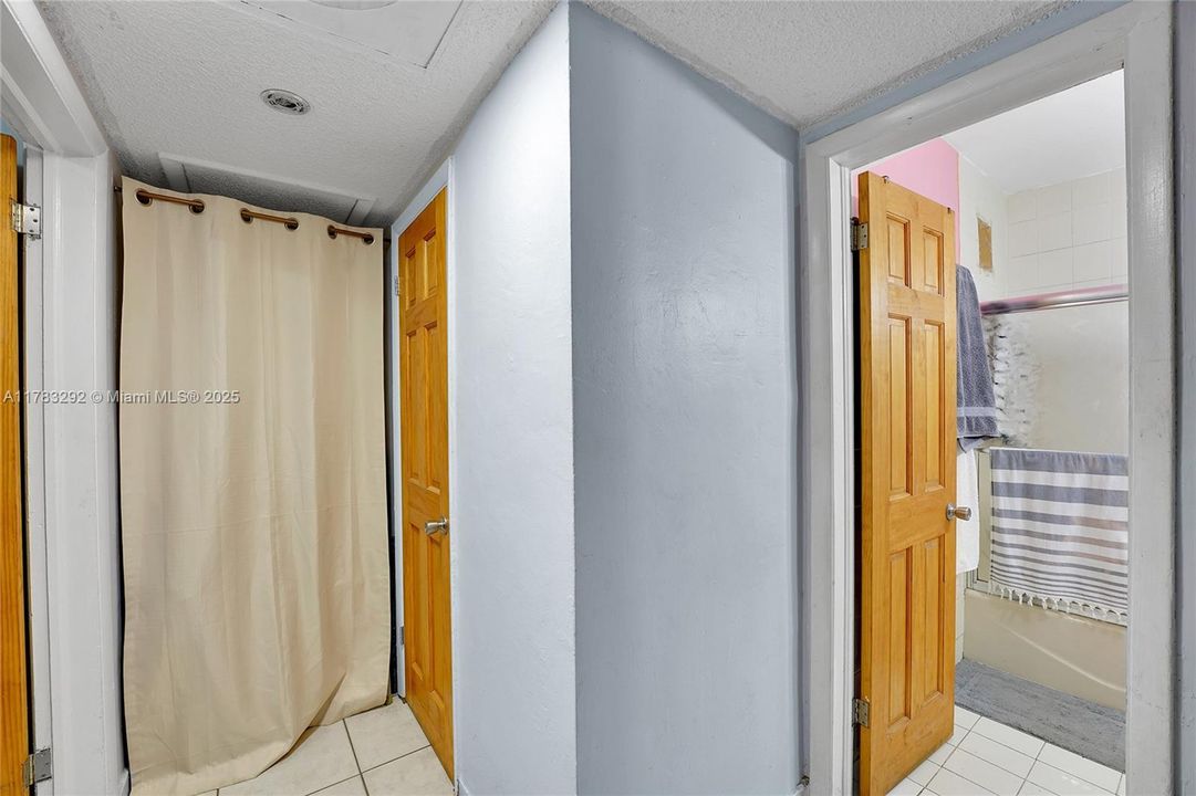 Recently Sold: $679,000 (6 beds, 3 baths, 2399 Square Feet)