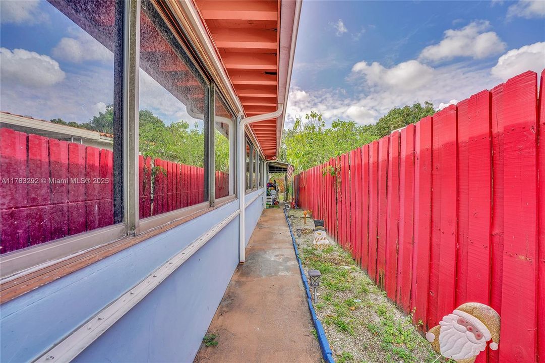 Recently Sold: $679,000 (6 beds, 3 baths, 2399 Square Feet)