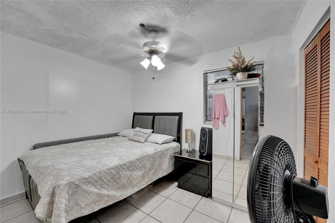 Recently Sold: $679,000 (6 beds, 3 baths, 2399 Square Feet)