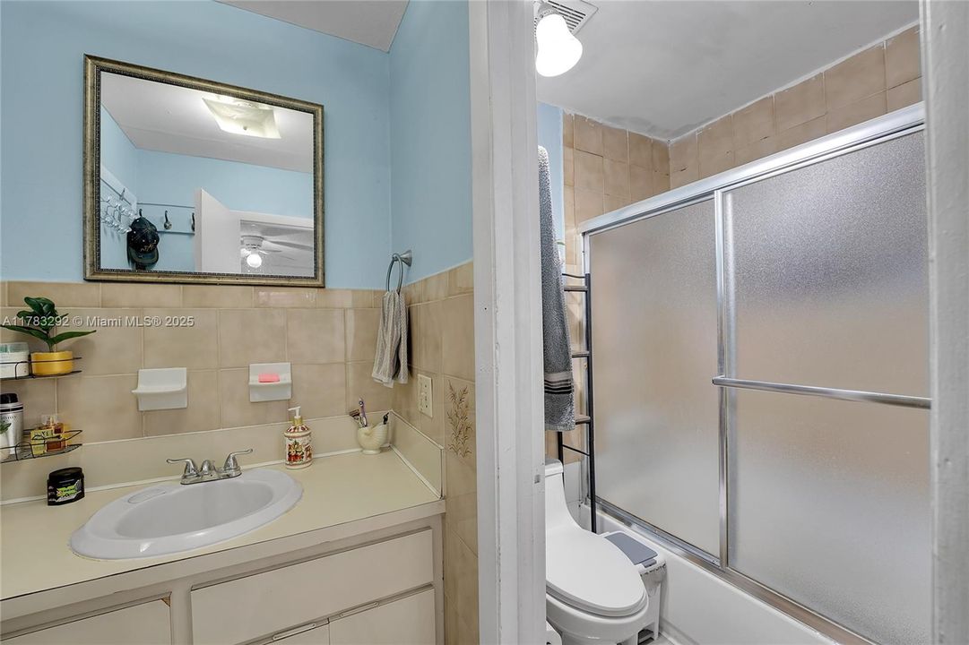 Recently Sold: $679,000 (6 beds, 3 baths, 2399 Square Feet)