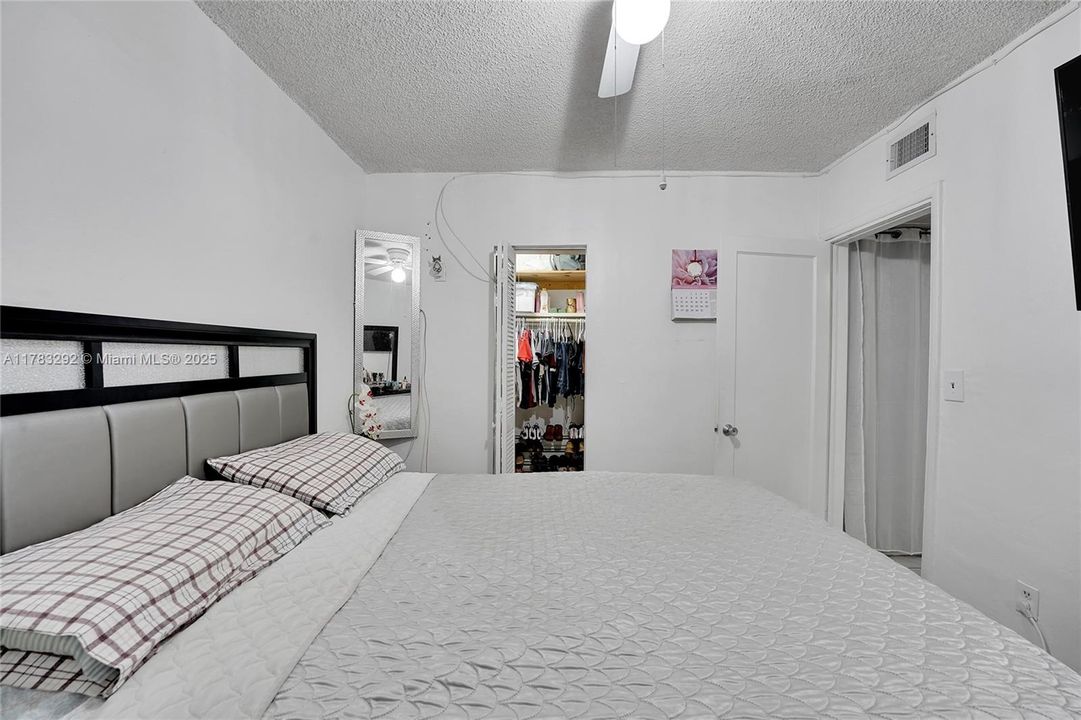 Recently Sold: $679,000 (6 beds, 3 baths, 2399 Square Feet)