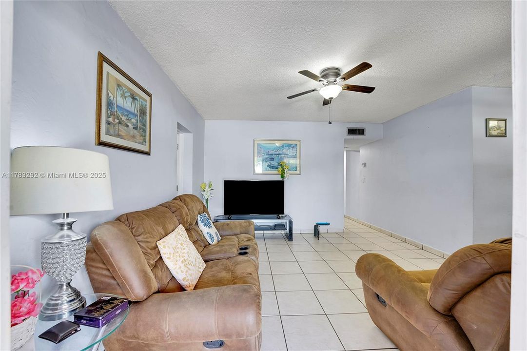 Recently Sold: $679,000 (6 beds, 3 baths, 2399 Square Feet)