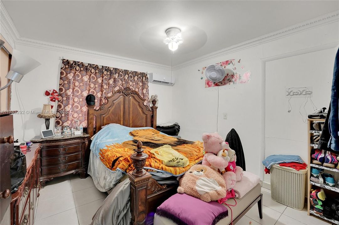 Recently Sold: $679,000 (6 beds, 3 baths, 2399 Square Feet)