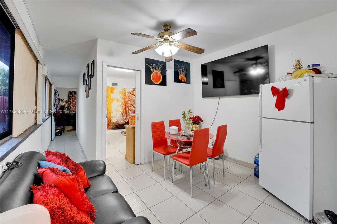 Recently Sold: $679,000 (6 beds, 3 baths, 2399 Square Feet)