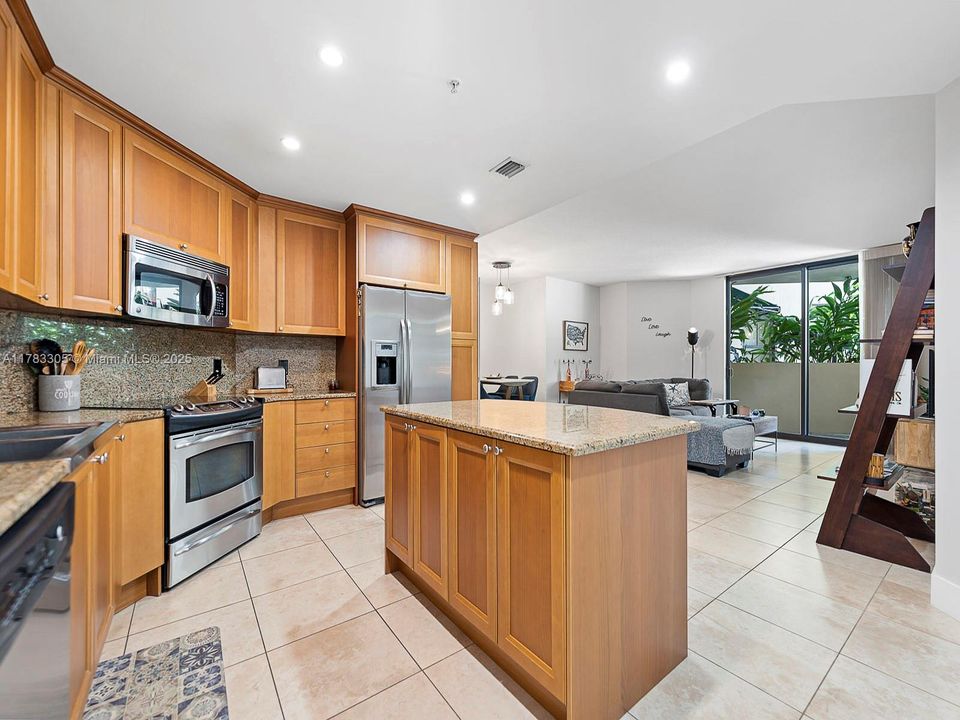 Vendido Recientemente: $574,900 (2 camas, 1 baños, 990 Pies cuadrados)