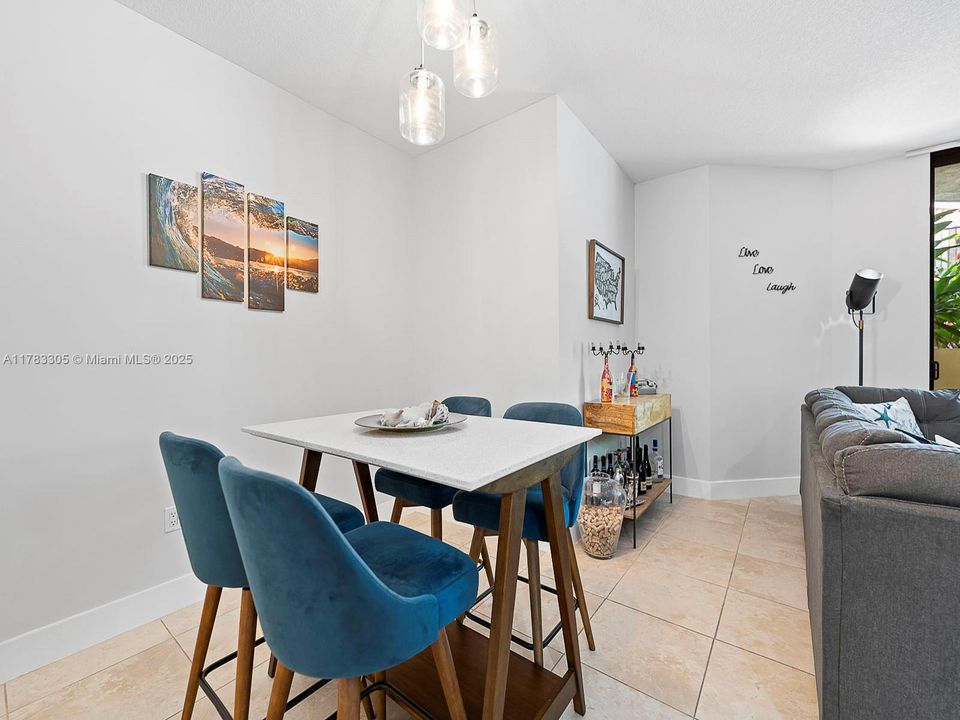 Vendido Recientemente: $574,900 (2 camas, 1 baños, 990 Pies cuadrados)