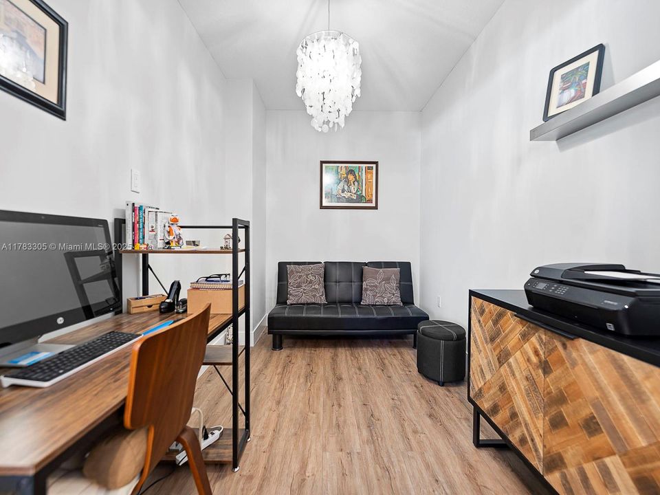 Vendido Recientemente: $574,900 (2 camas, 1 baños, 990 Pies cuadrados)