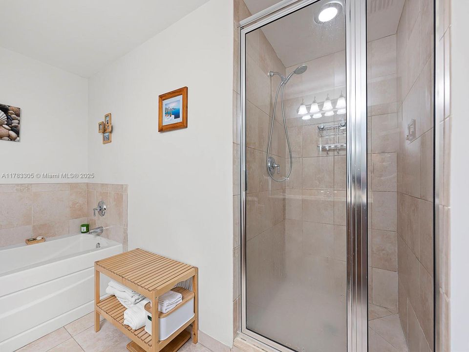 Vendido Recientemente: $574,900 (2 camas, 1 baños, 990 Pies cuadrados)