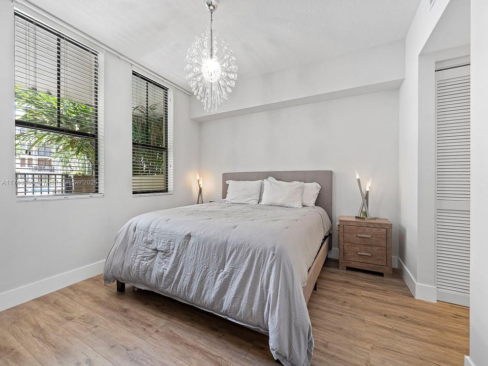 Vendido Recientemente: $574,900 (2 camas, 1 baños, 990 Pies cuadrados)