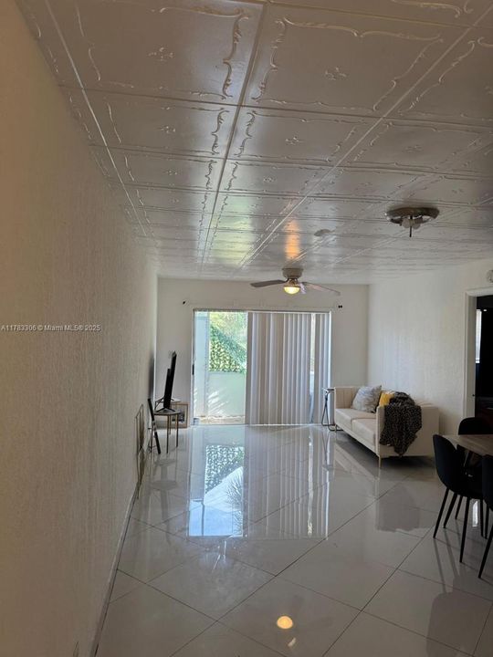 Недавно продано: $210,000 (2 спален, 2 ванн, 870 Квадратных фут)