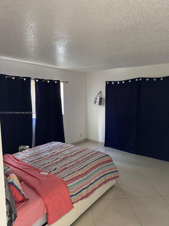 Недавно продано: $210,000 (2 спален, 2 ванн, 870 Квадратных фут)