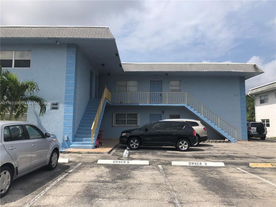 Недавно продано: $210,000 (2 спален, 2 ванн, 870 Квадратных фут)