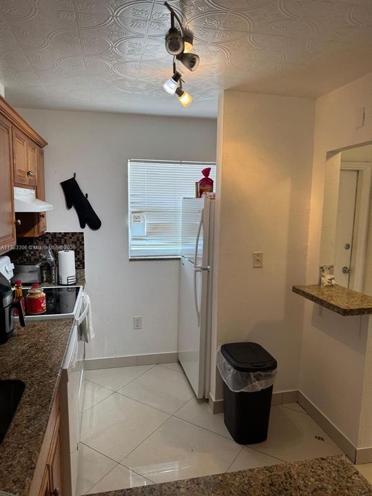 Недавно продано: $210,000 (2 спален, 2 ванн, 870 Квадратных фут)