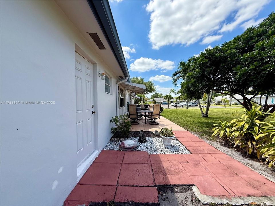 最近售出: $175,000 (2 贝兹, 2 浴室, 1080 平方英尺)