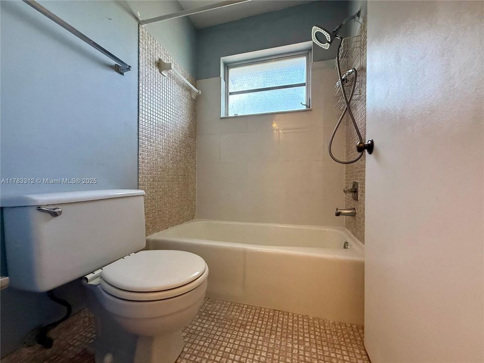 最近售出: $175,000 (2 贝兹, 2 浴室, 1080 平方英尺)