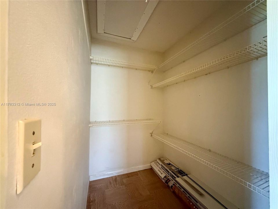 最近售出: $175,000 (2 贝兹, 2 浴室, 1080 平方英尺)