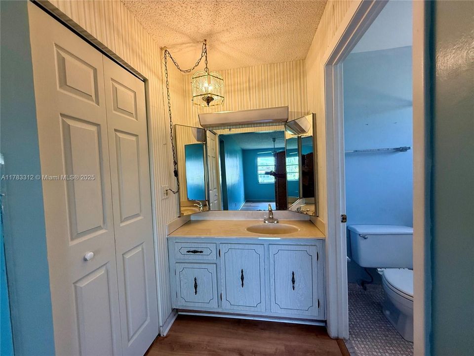 最近售出: $175,000 (2 贝兹, 2 浴室, 1080 平方英尺)