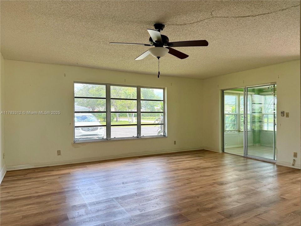 最近售出: $175,000 (2 贝兹, 2 浴室, 1080 平方英尺)