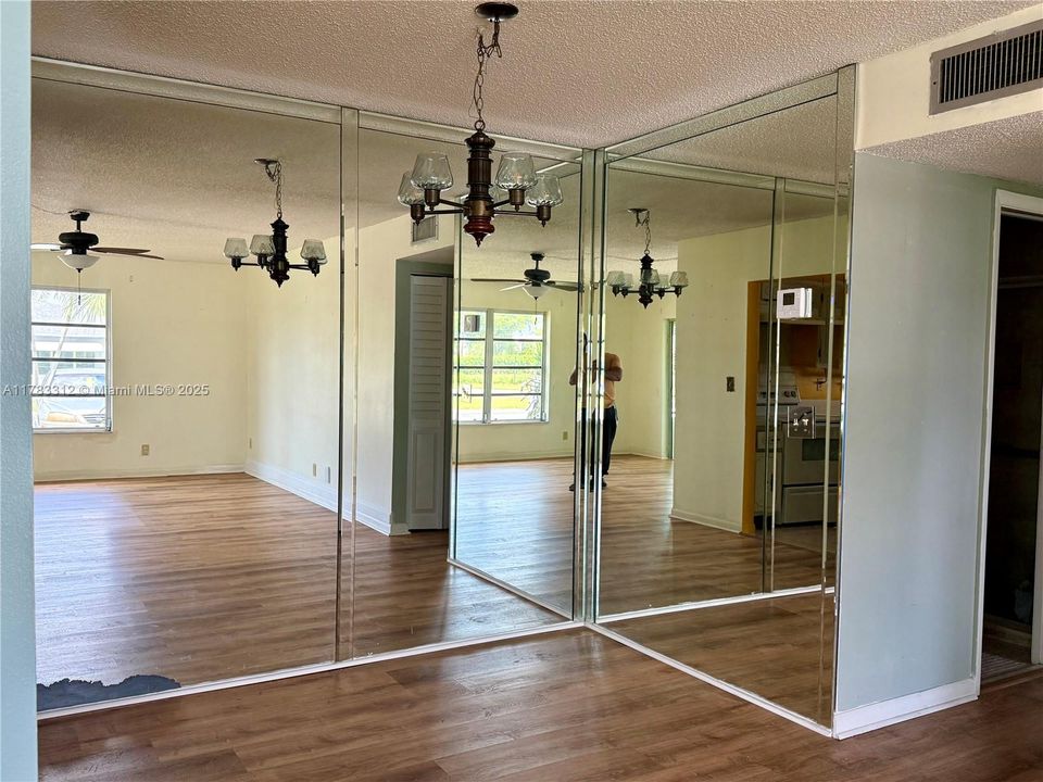 最近售出: $175,000 (2 贝兹, 2 浴室, 1080 平方英尺)