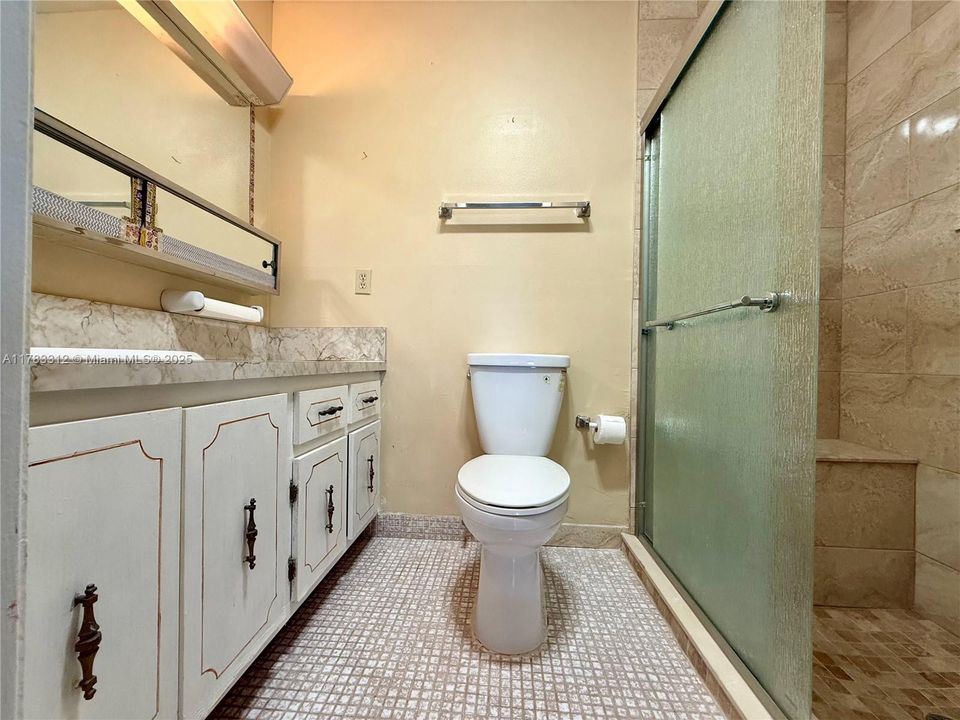 最近售出: $175,000 (2 贝兹, 2 浴室, 1080 平方英尺)