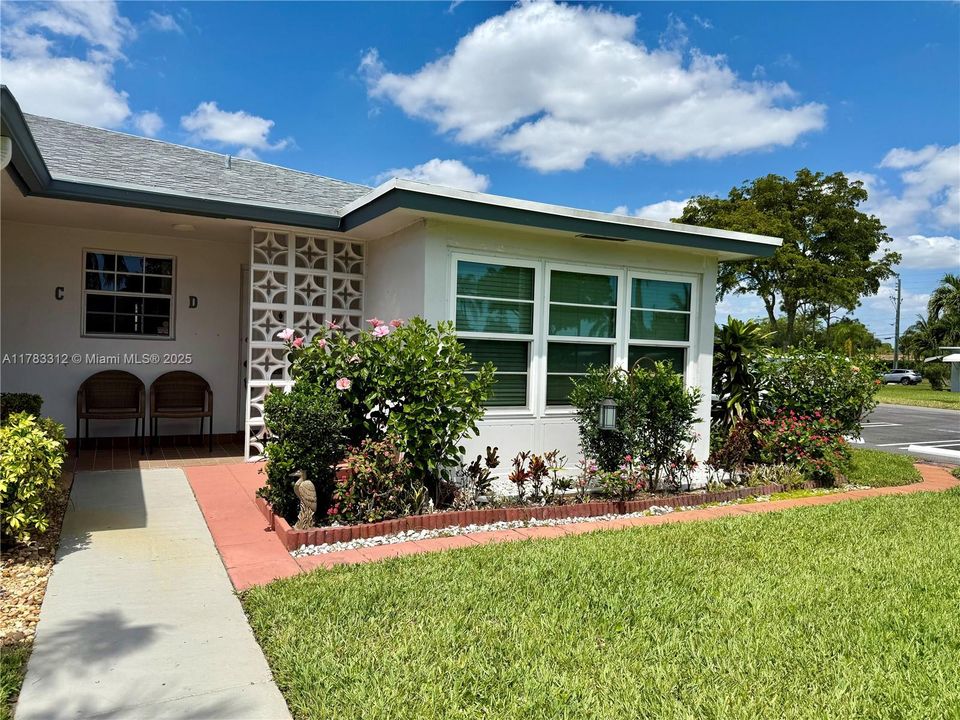 最近售出: $175,000 (2 贝兹, 2 浴室, 1080 平方英尺)