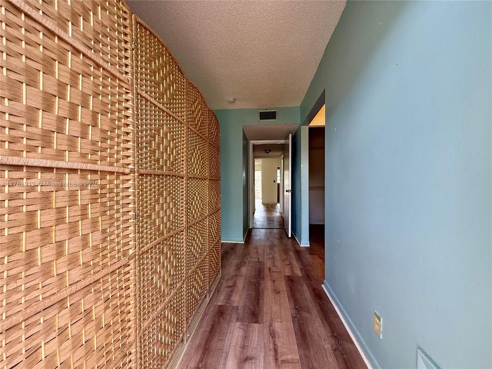 最近售出: $175,000 (2 贝兹, 2 浴室, 1080 平方英尺)