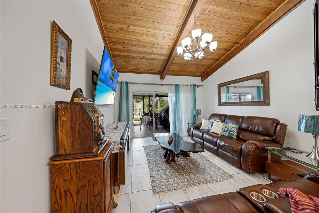 Recently Sold: $495,000 (2 beds, 2 baths, 1196 Square Feet)