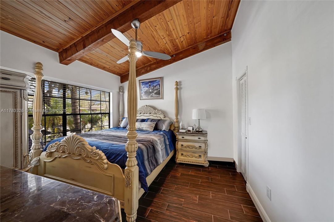 Recently Sold: $495,000 (2 beds, 2 baths, 1196 Square Feet)