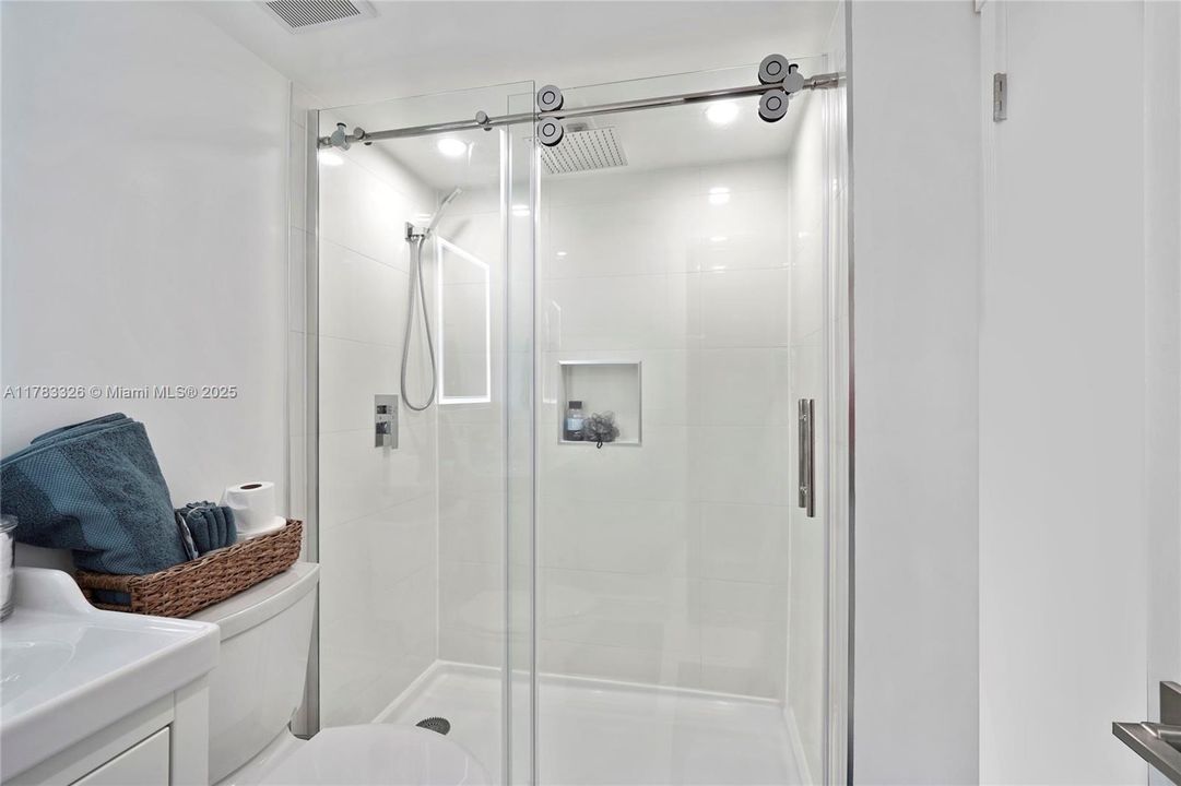 Recently Sold: $495,000 (2 beds, 2 baths, 1196 Square Feet)