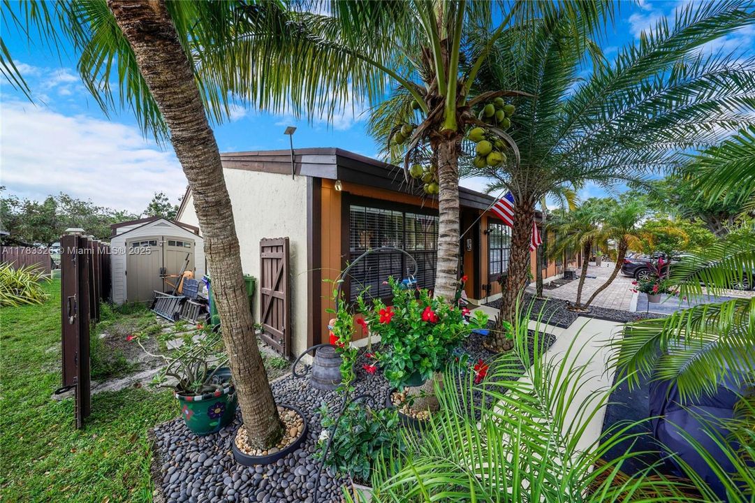 Recently Sold: $495,000 (2 beds, 2 baths, 1196 Square Feet)