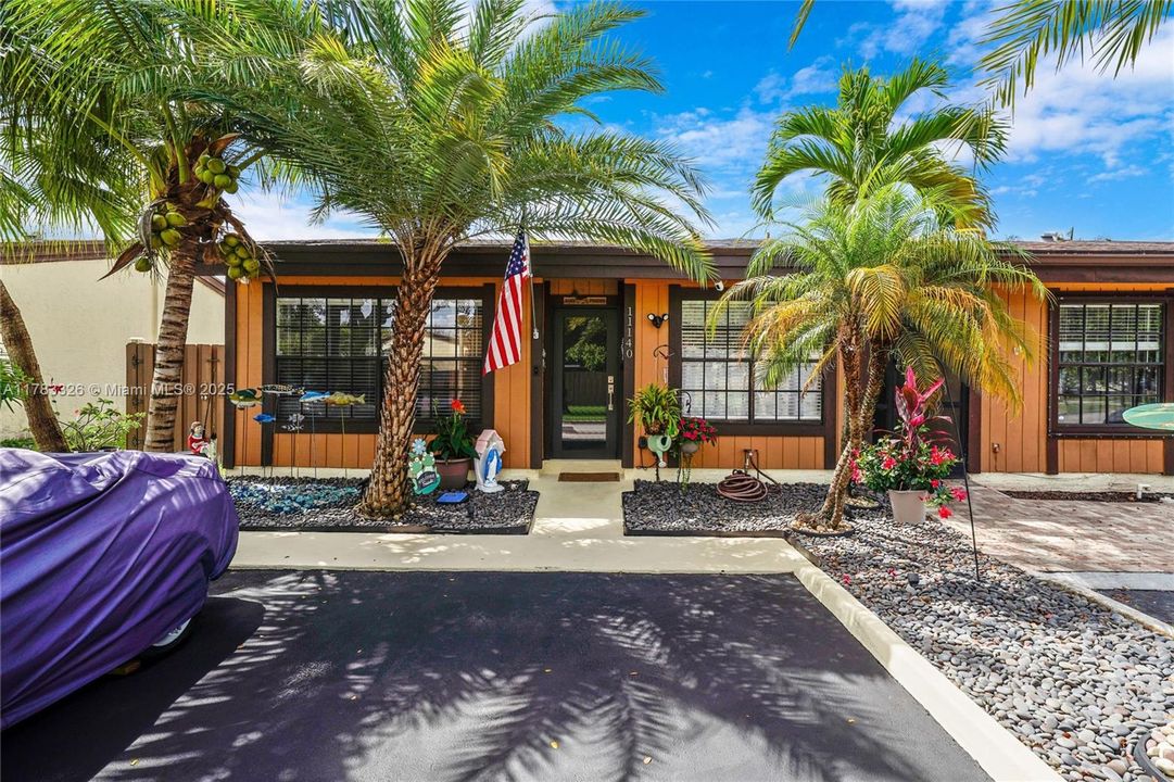 Recently Sold: $495,000 (2 beds, 2 baths, 1196 Square Feet)