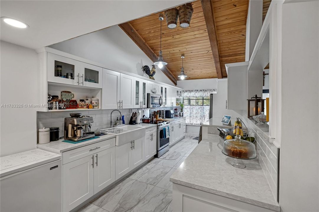 Recently Sold: $495,000 (2 beds, 2 baths, 1196 Square Feet)