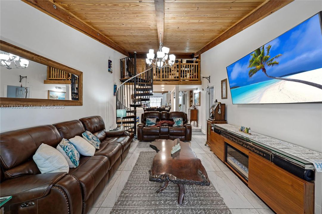 Recently Sold: $495,000 (2 beds, 2 baths, 1196 Square Feet)