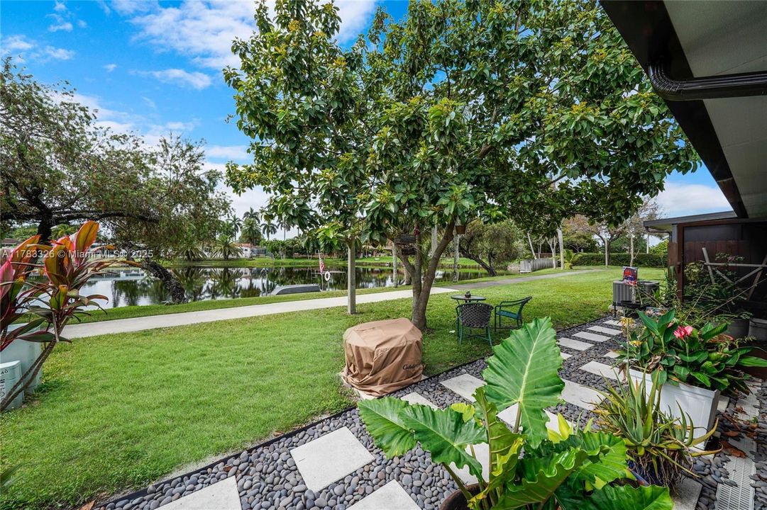 Recently Sold: $495,000 (2 beds, 2 baths, 1196 Square Feet)