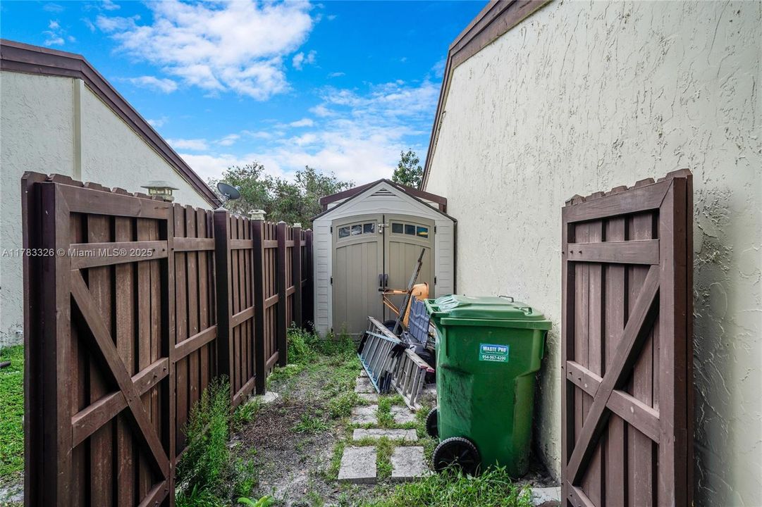 Recently Sold: $495,000 (2 beds, 2 baths, 1196 Square Feet)