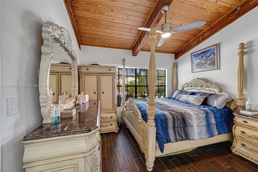 Recently Sold: $495,000 (2 beds, 2 baths, 1196 Square Feet)