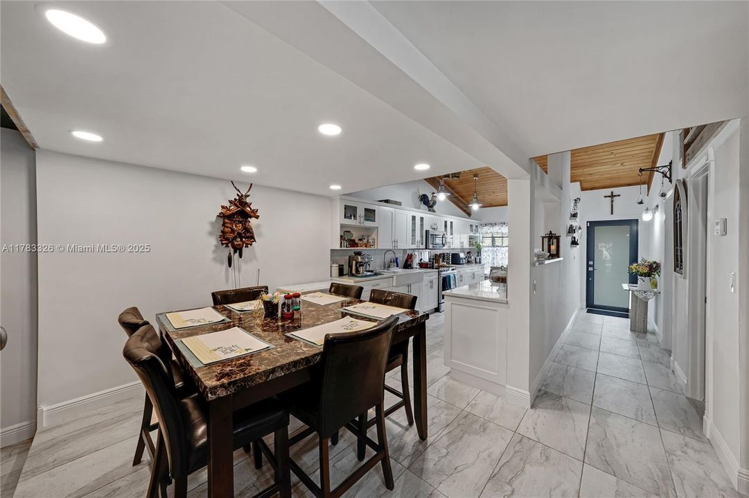 Recently Sold: $495,000 (2 beds, 2 baths, 1196 Square Feet)