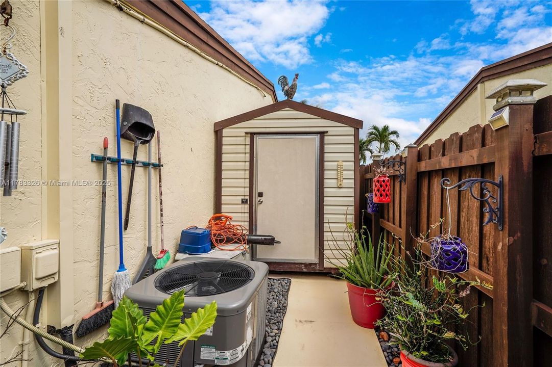 Recently Sold: $495,000 (2 beds, 2 baths, 1196 Square Feet)