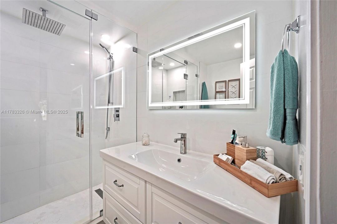 Recently Sold: $495,000 (2 beds, 2 baths, 1196 Square Feet)