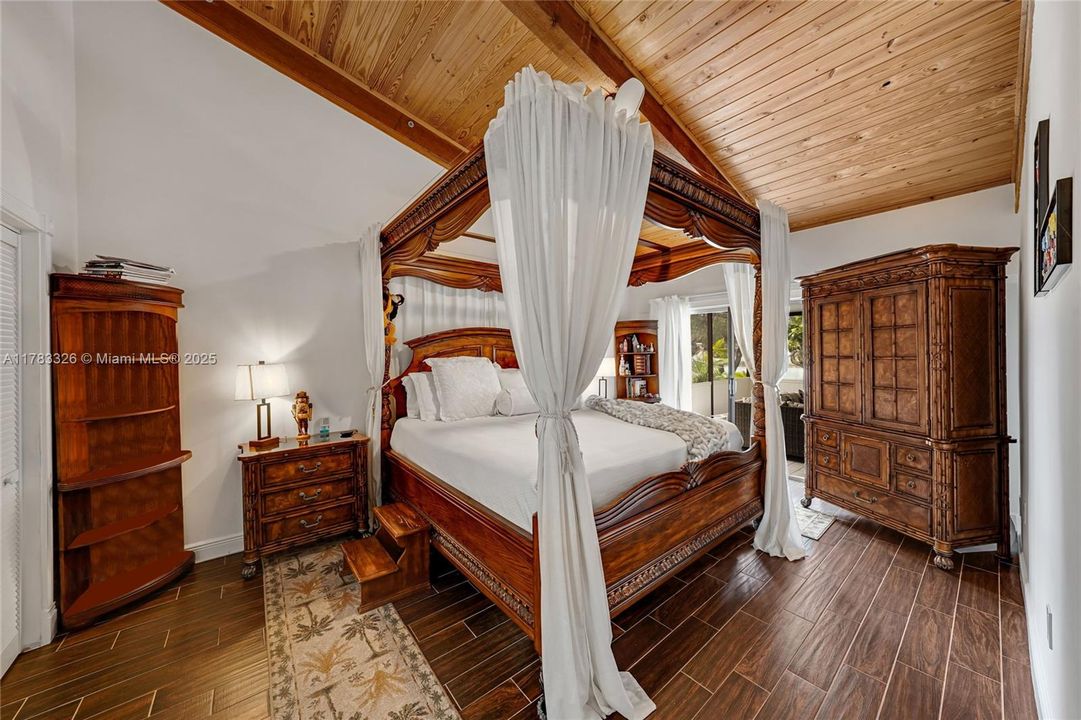 Recently Sold: $495,000 (2 beds, 2 baths, 1196 Square Feet)