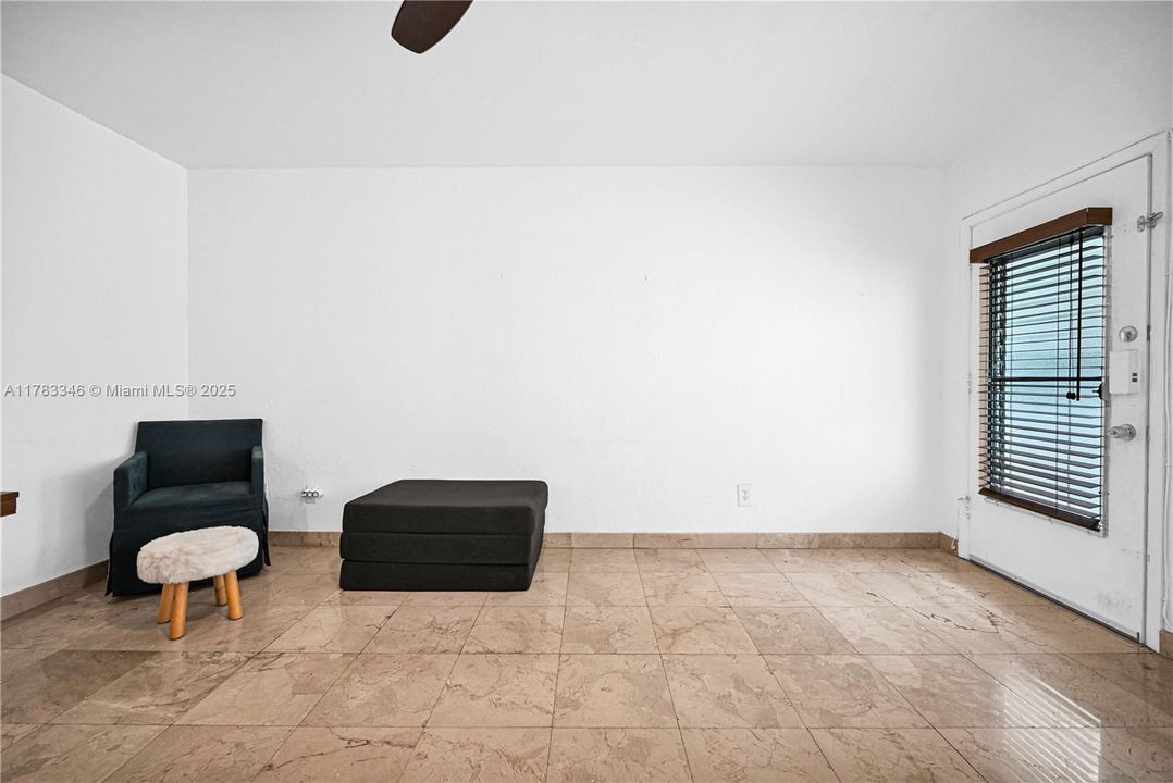 Recently Sold: $210,000 (1 beds, 1 baths, 700 Square Feet)