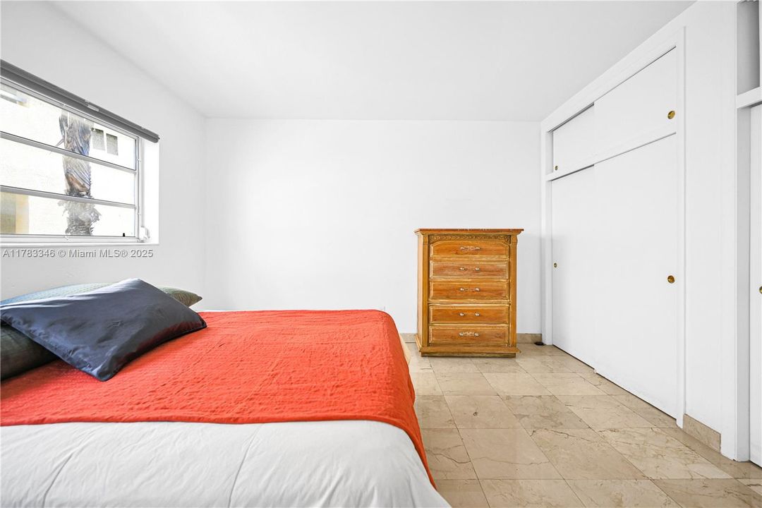 Recently Sold: $210,000 (1 beds, 1 baths, 700 Square Feet)