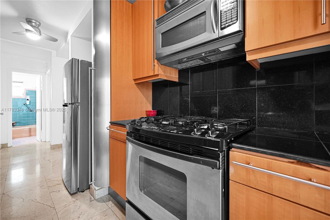 Recently Sold: $210,000 (1 beds, 1 baths, 700 Square Feet)