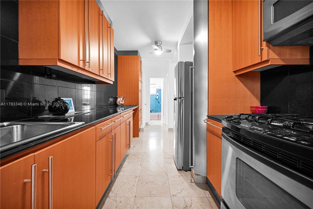 Recently Sold: $210,000 (1 beds, 1 baths, 700 Square Feet)