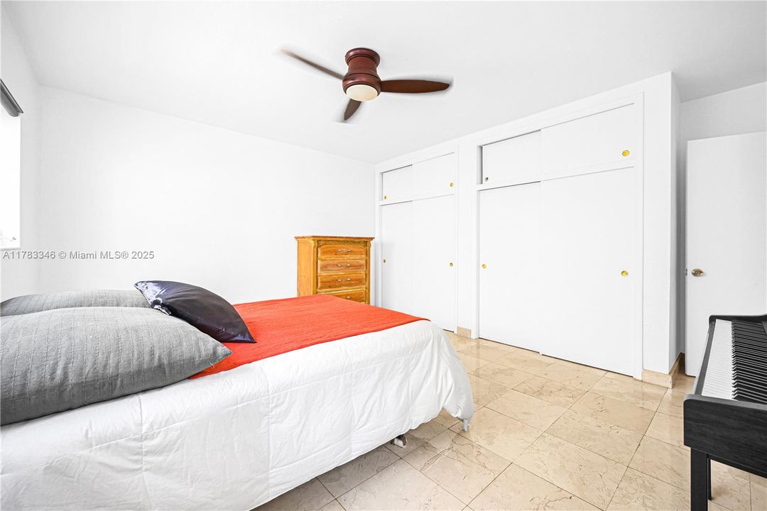 Recently Sold: $210,000 (1 beds, 1 baths, 700 Square Feet)