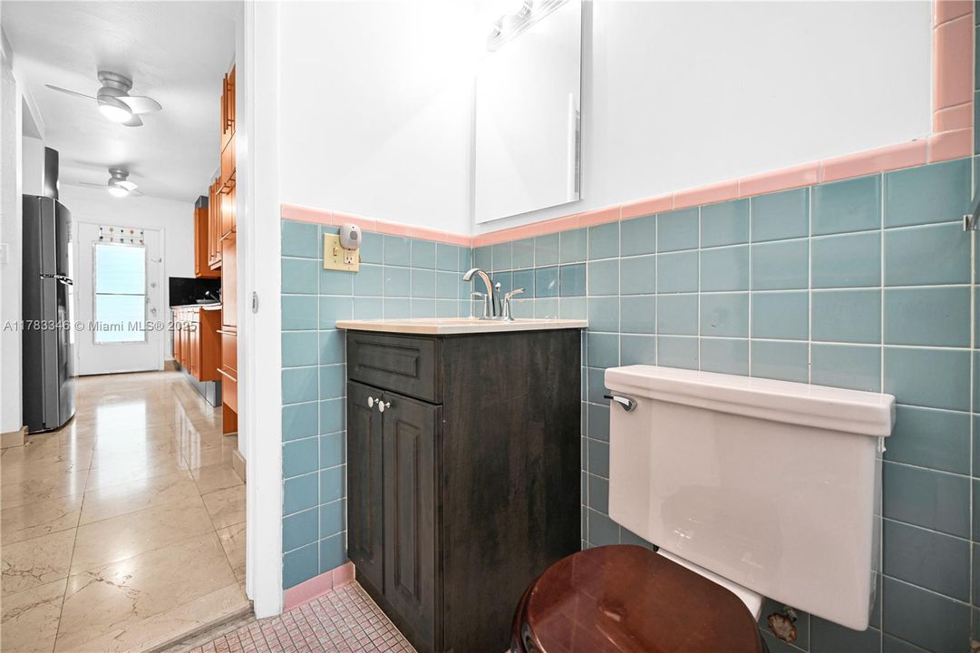 Recently Sold: $210,000 (1 beds, 1 baths, 700 Square Feet)