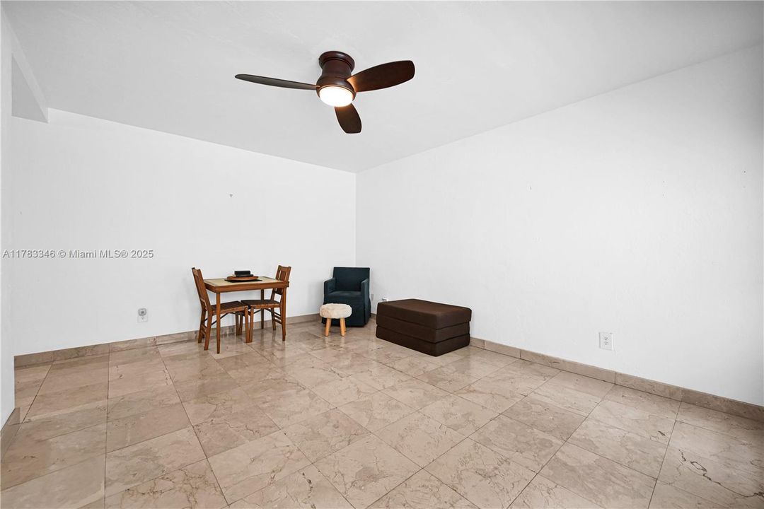 Recently Sold: $210,000 (1 beds, 1 baths, 700 Square Feet)